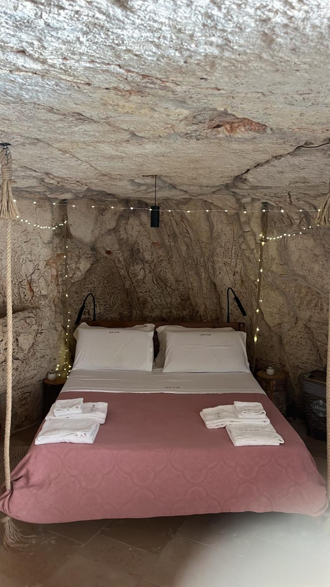 Grotta Carlotta Bed & Breakfast Ostuni Ngoại thất bức ảnh